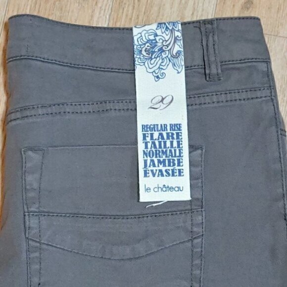 NWT LE CHATEAU Brown mid-rise flare long leg jeans - Picture 4 of 9